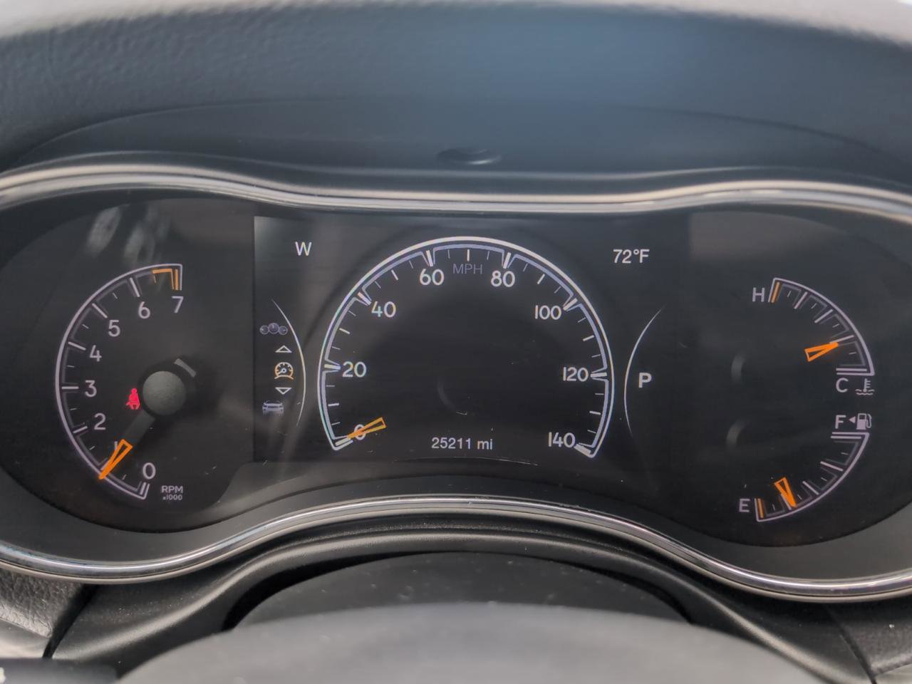 Used 2019 Jeep Grand Cherokee Laredo w/ 18" Wheel & 8.4" Radio Group AWD/4WD image 19