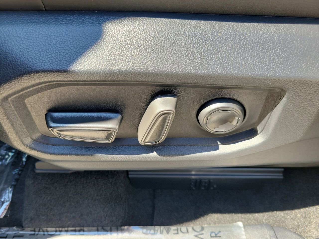 Used 2025 Toyota Tundra Platinum image 17