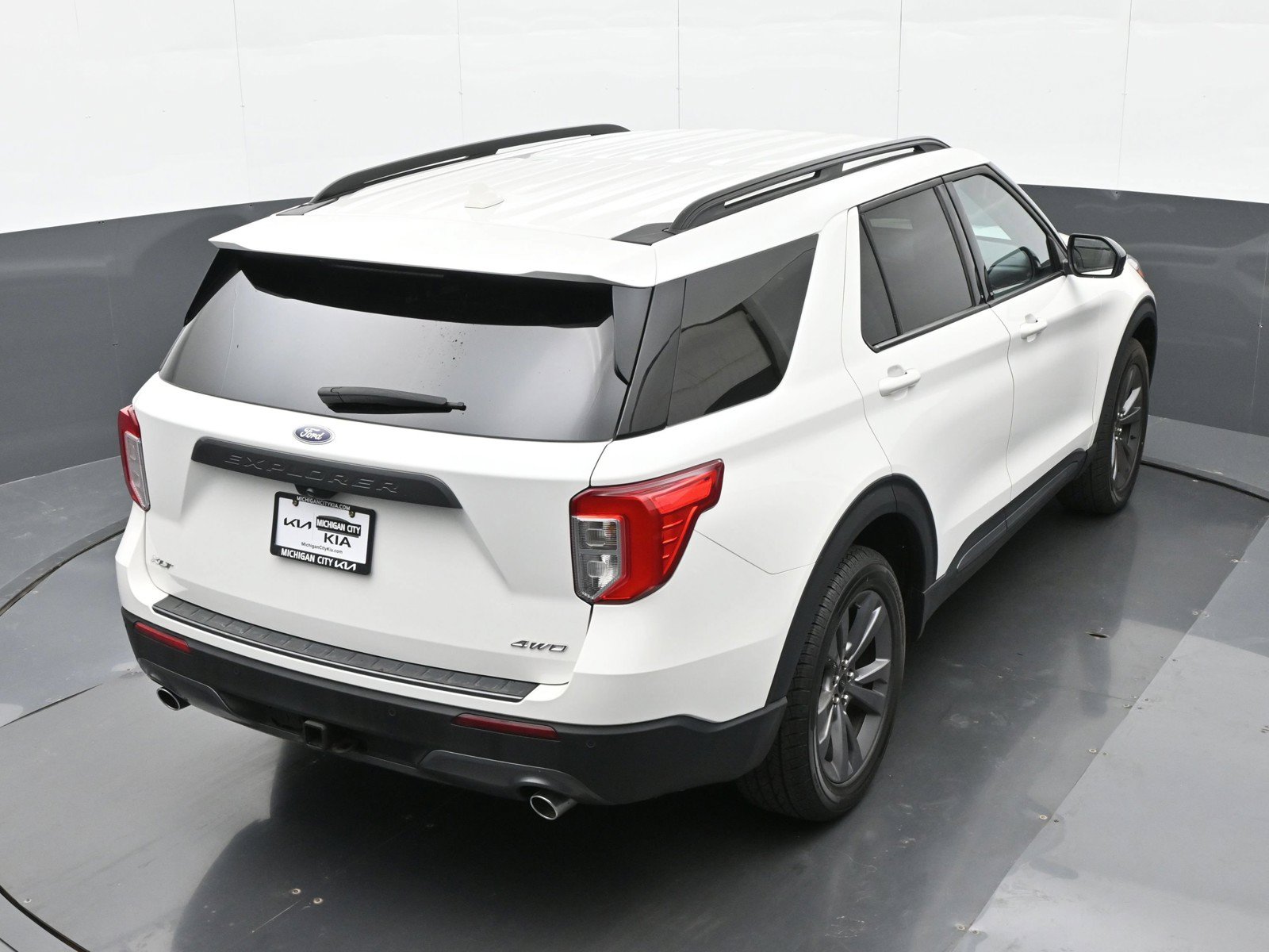 Used 2023 Ford Explorer XLT w/ Equipment Group 202A AWD/4WD image 32