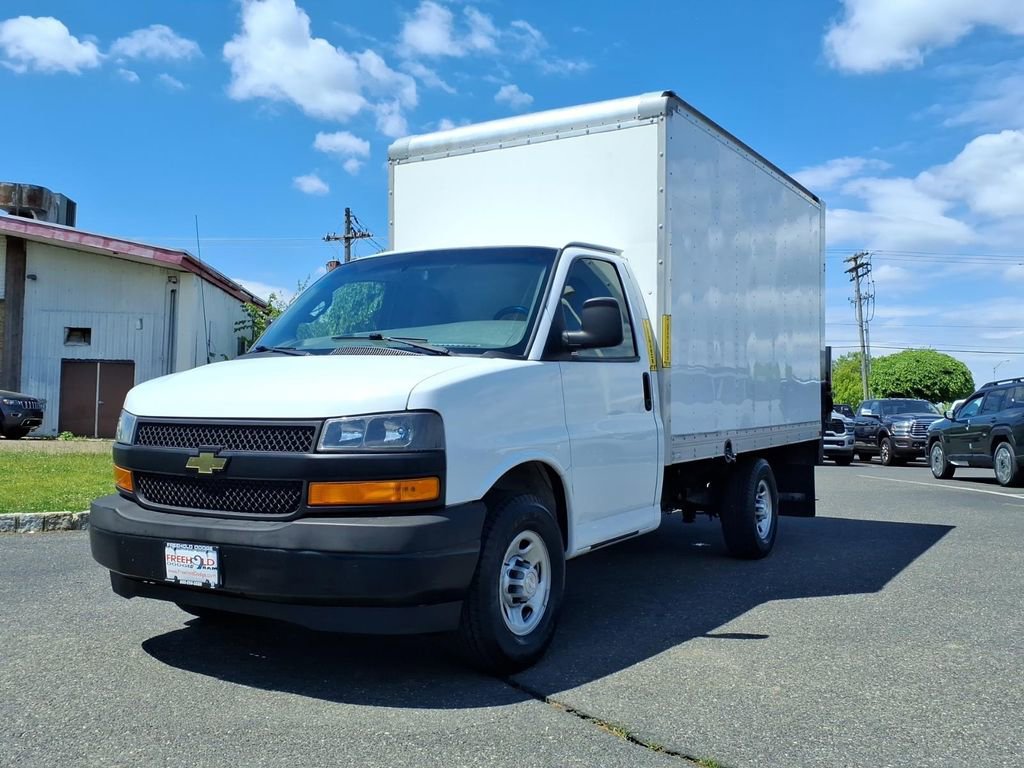 Used 2018 Chevrolet Express 3500 RWD image 3