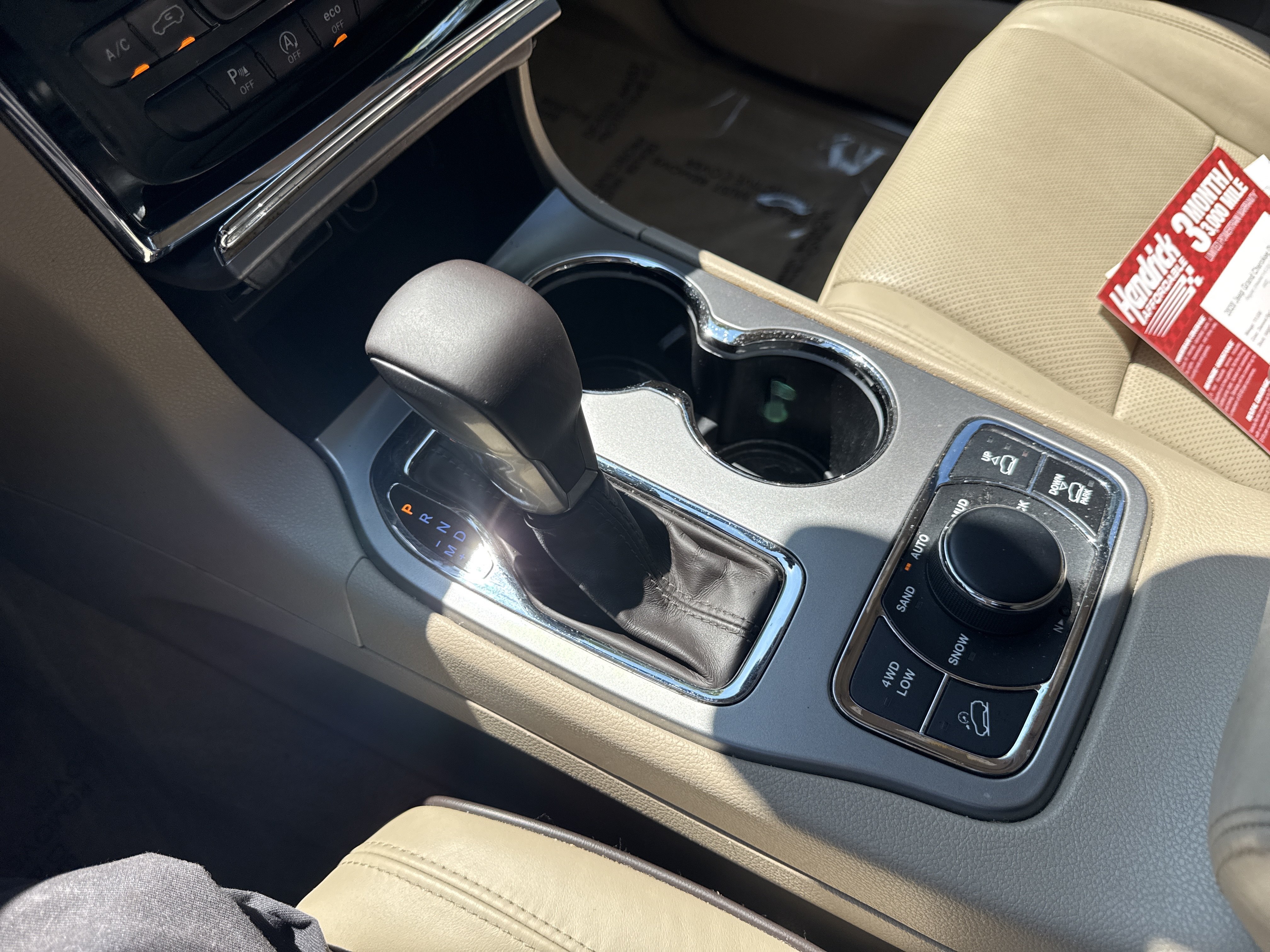 Used 2020 Jeep Grand Cherokee Overland AWD/4WD image 26