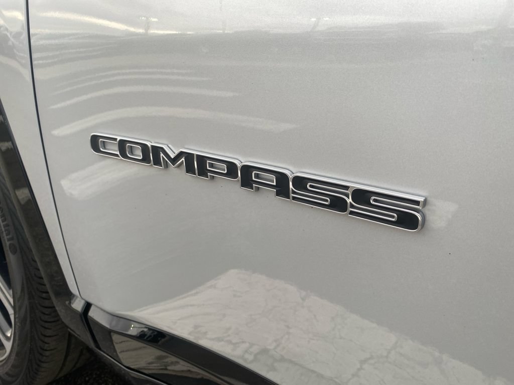 Used 2025 Jeep Compass Limited w/ Elite Group AWD/4WD image 11