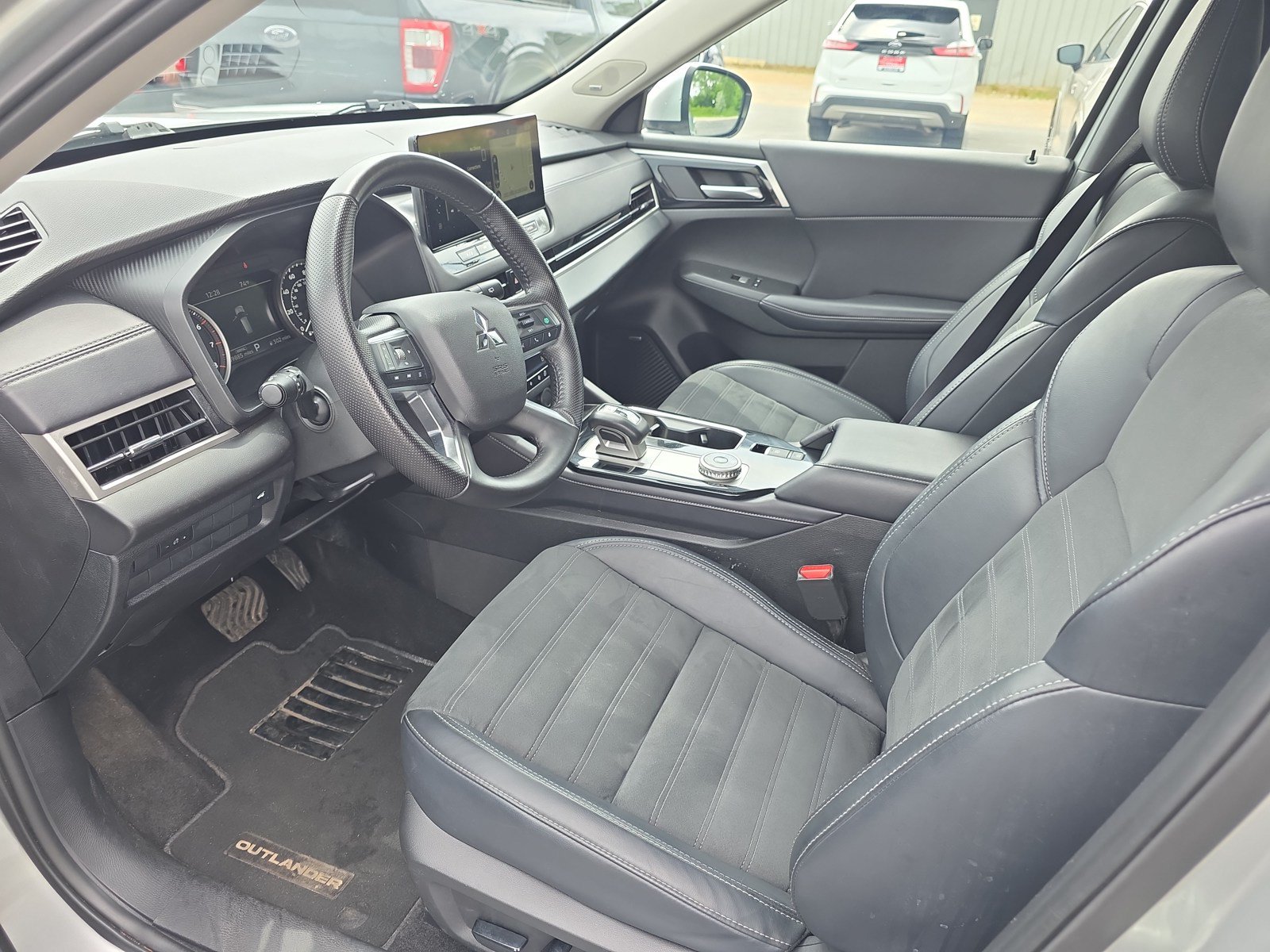 Used 2025 Mitsubishi Outlander SE AWD/4WD image 15