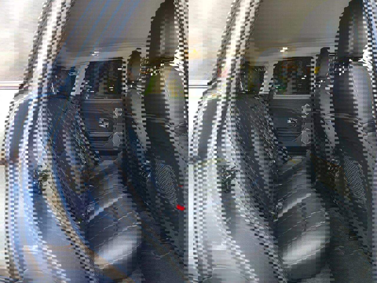 Used 2017 Land Rover Range Rover Evoque SE image 26