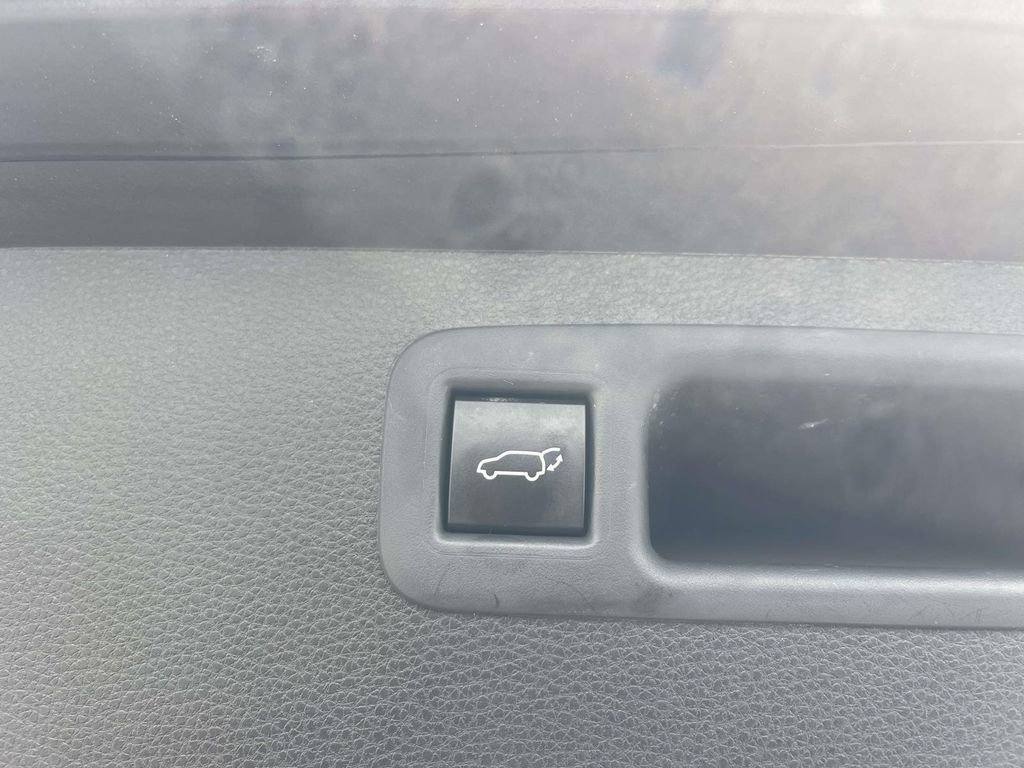 Used 2023 Toyota Highlander XLE image 12