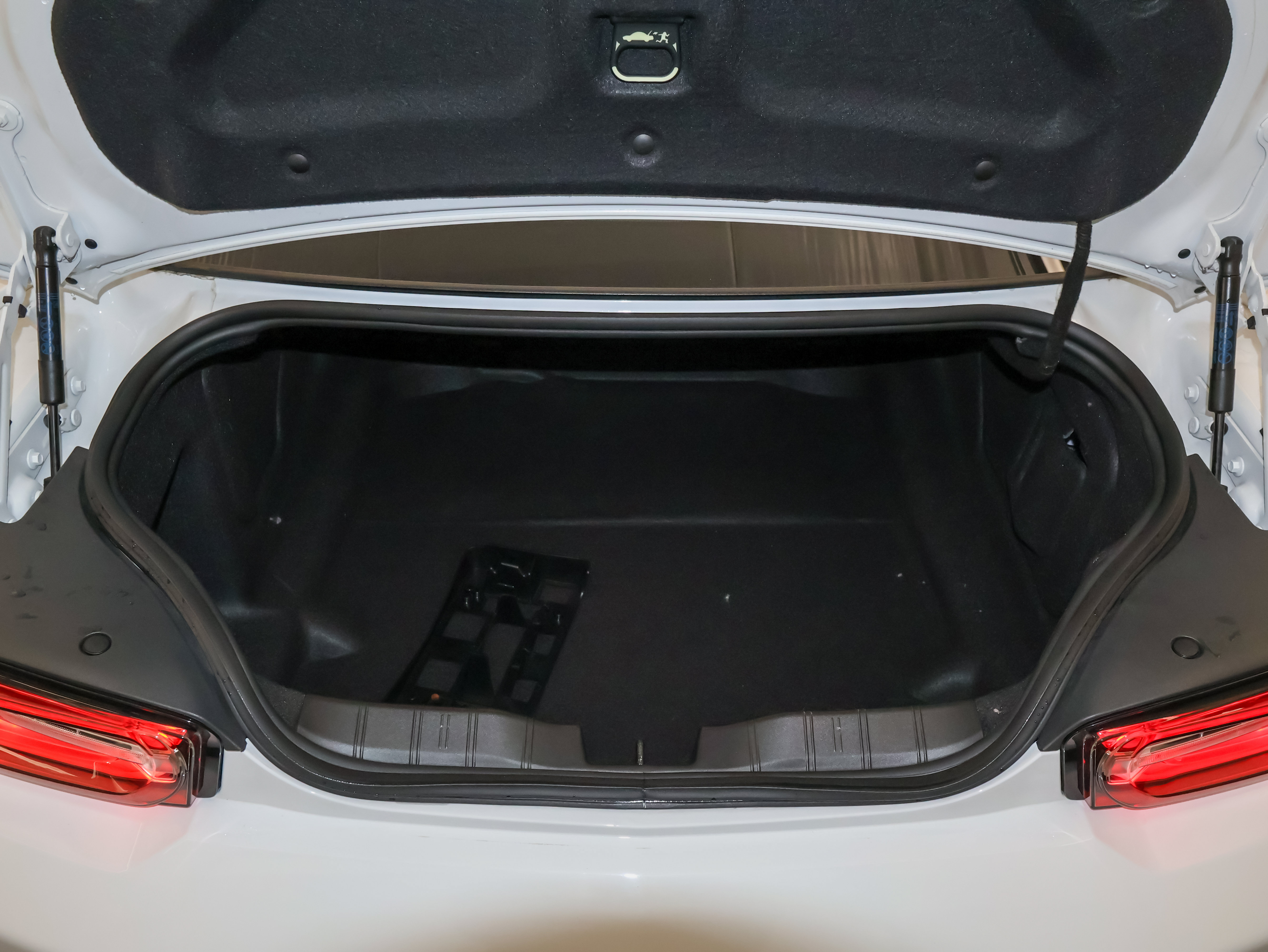 Used 2019 Chevrolet Camaro SS RWD image 11