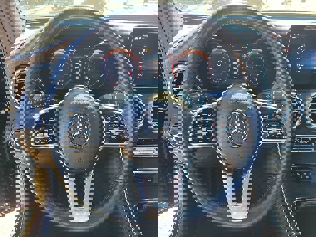 Used 2021 Mercedes-Benz GLC 300 4MATIC image 23