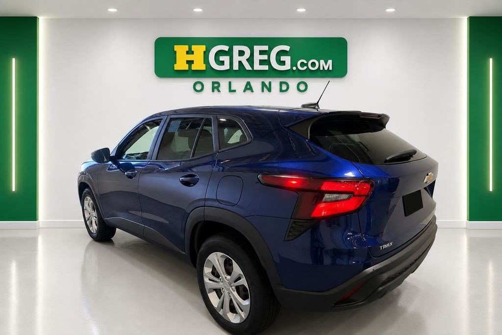 Used 2024 Chevrolet Trax LS w/ Driver Confidence Package FWD image 2