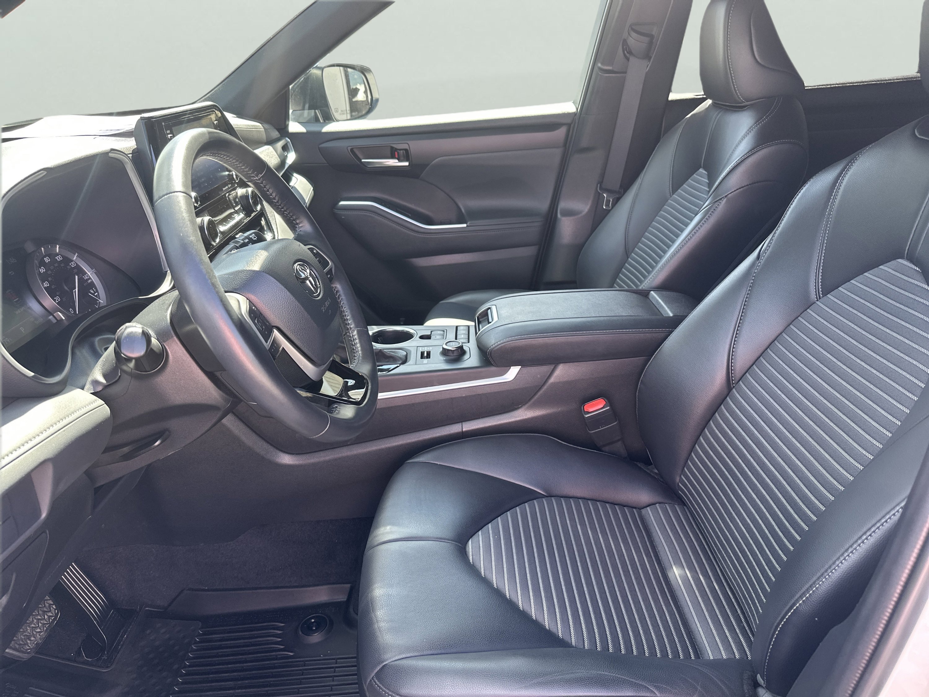 Used 2022 Toyota Highlander XSE image 19