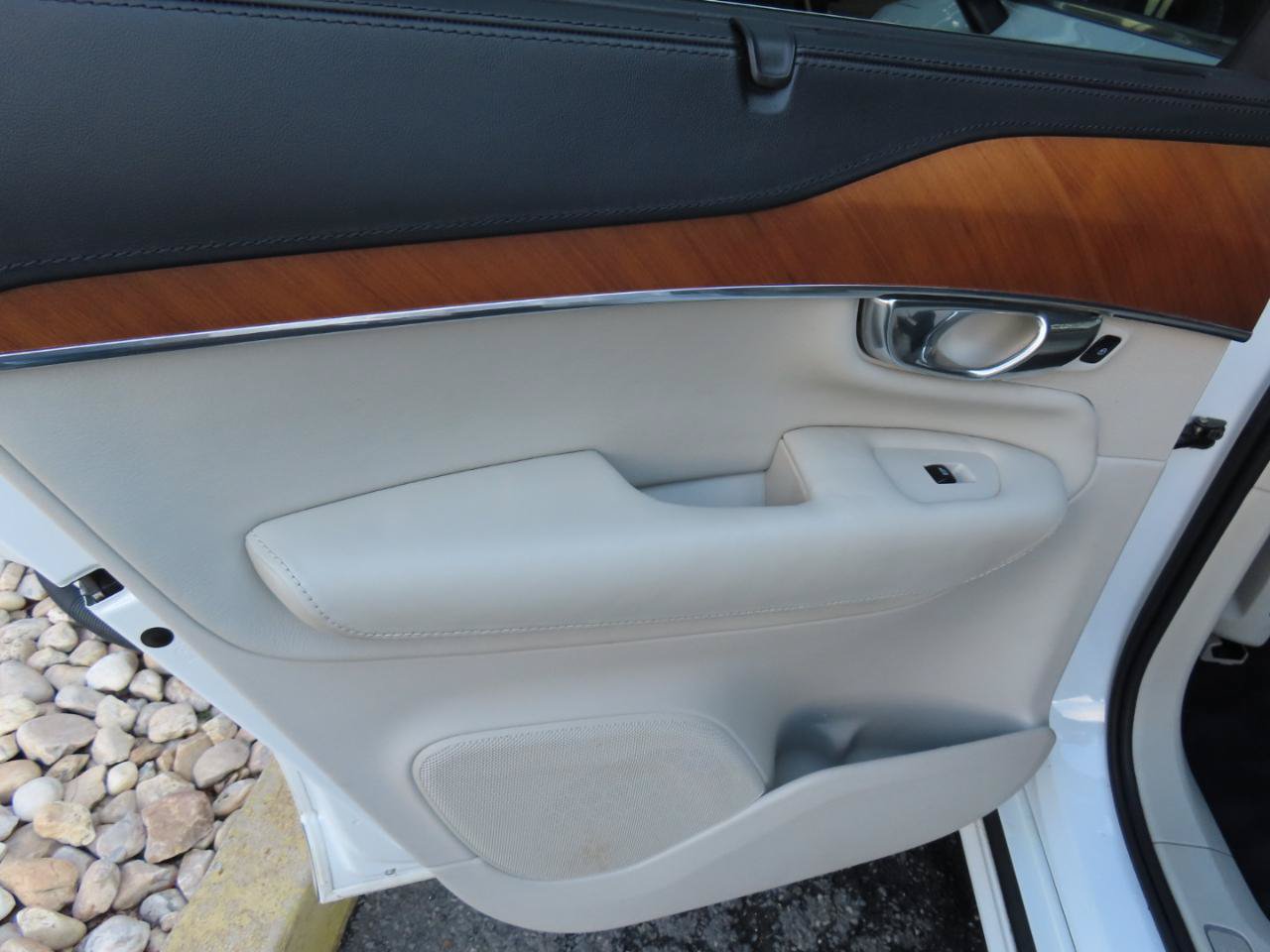 Used 2016 Volvo XC90 T6 Inscription w/ Vision Package AWD/4WD image 10