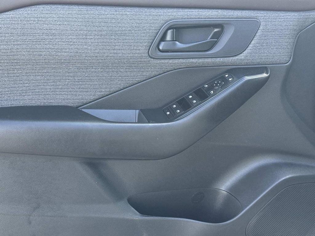 Certified 2023 Nissan Rogue S image 17