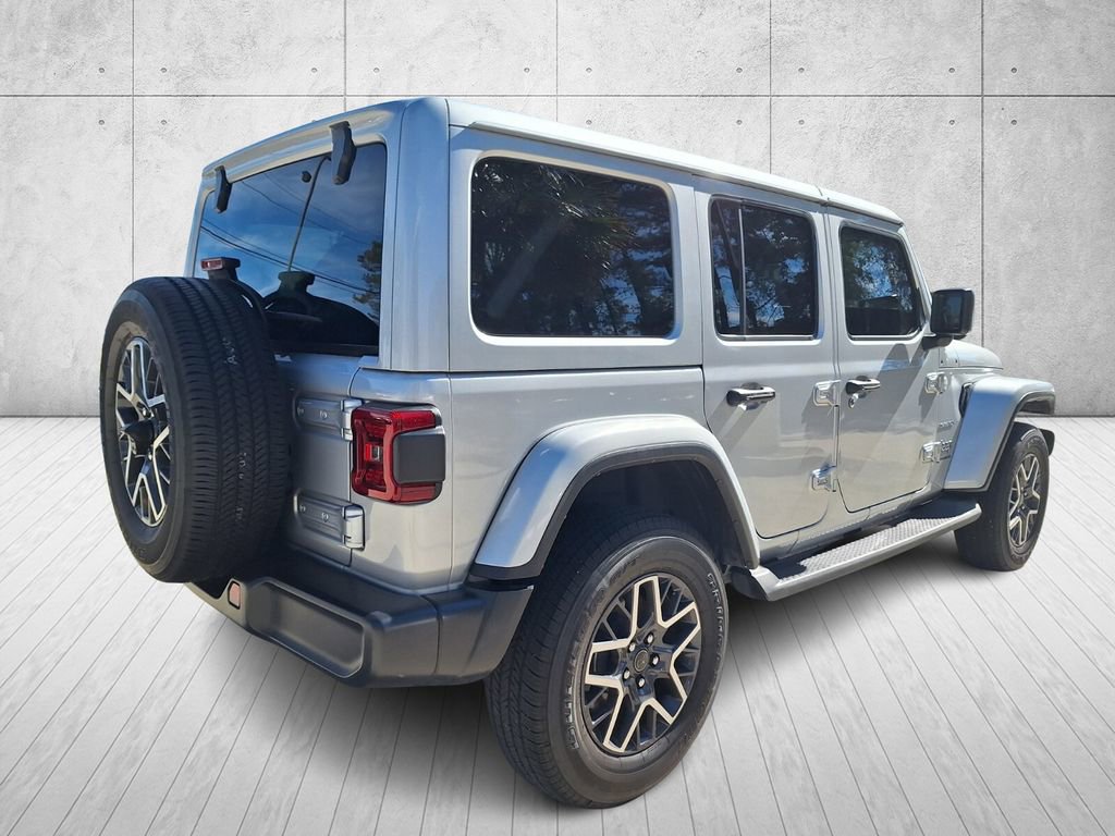 Used 2024 Jeep Wrangler Sahara image 5