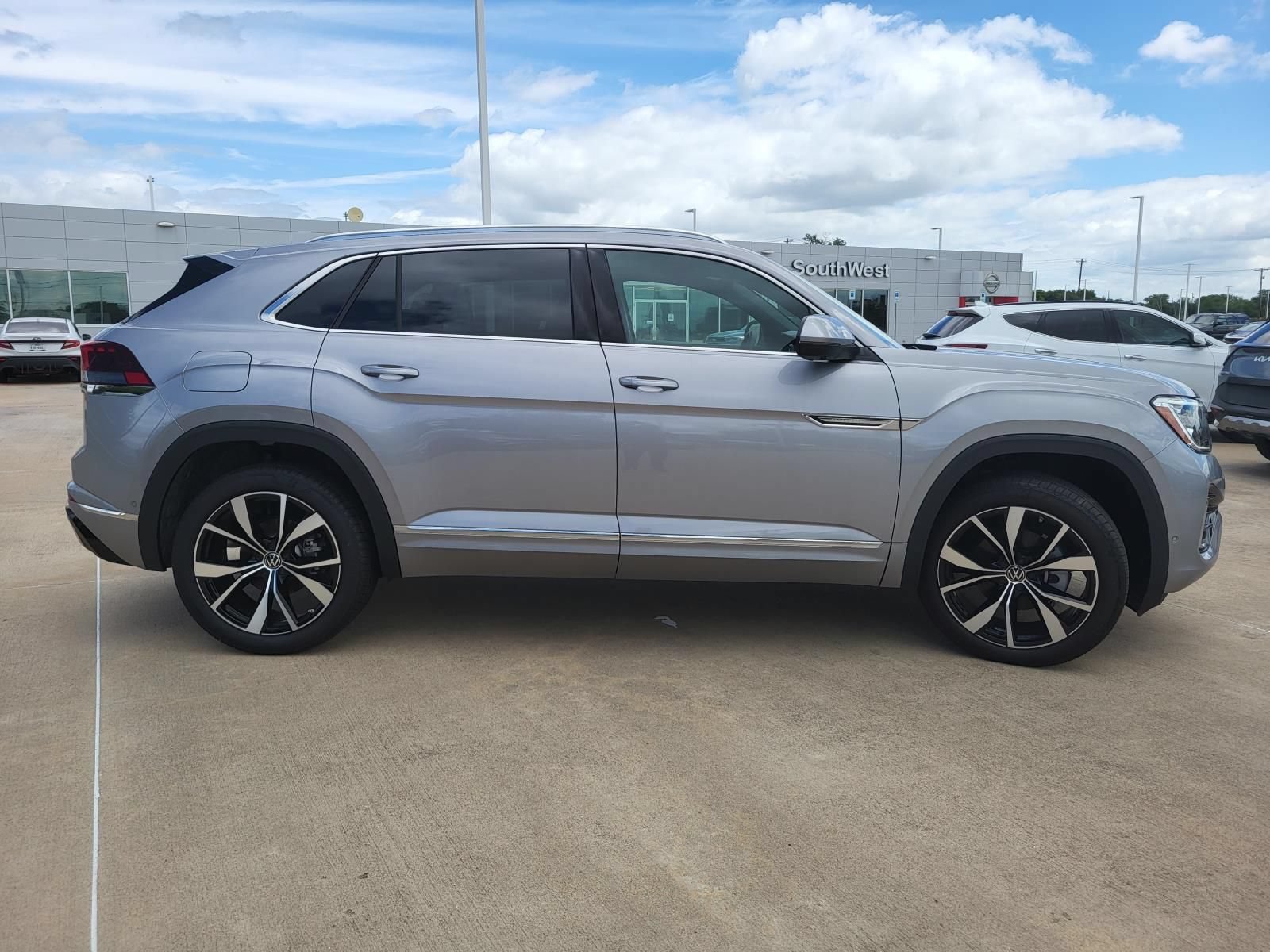 Used 2024 Volkswagen Atlas Cross Sport SEL Premium R-Line AWD/4WD image 5