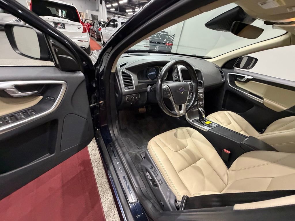 Used 2016 Volvo XC60 T6 Platinum w/ Climate Package AWD/4WD image 18