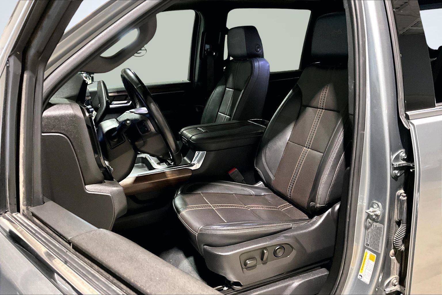 Used 2024 Chevrolet Silverado 2500 High Country w/ High Country Premium Package image 27