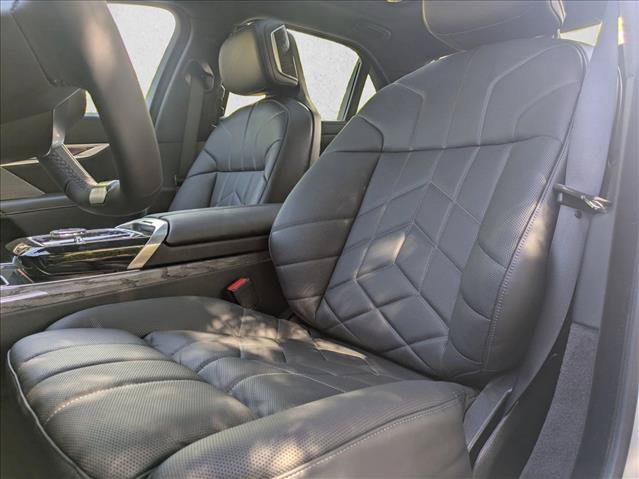 Certified 2025 BMW i7 eDrive50 w/ Premium Package RWD image 10
