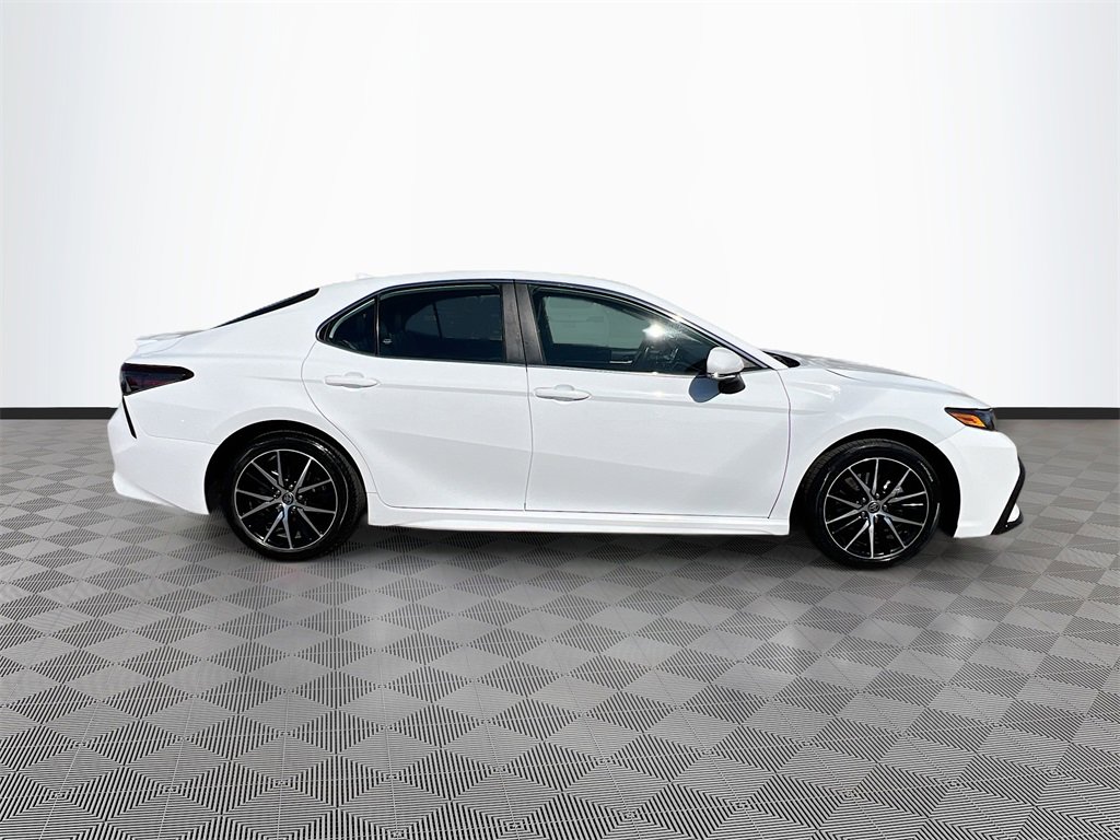 Used 2024 Toyota Camry SE image 8