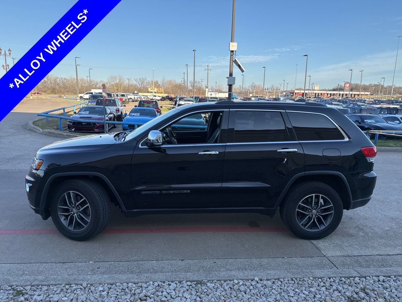Used 2017 Jeep Grand Cherokee Limited image 3