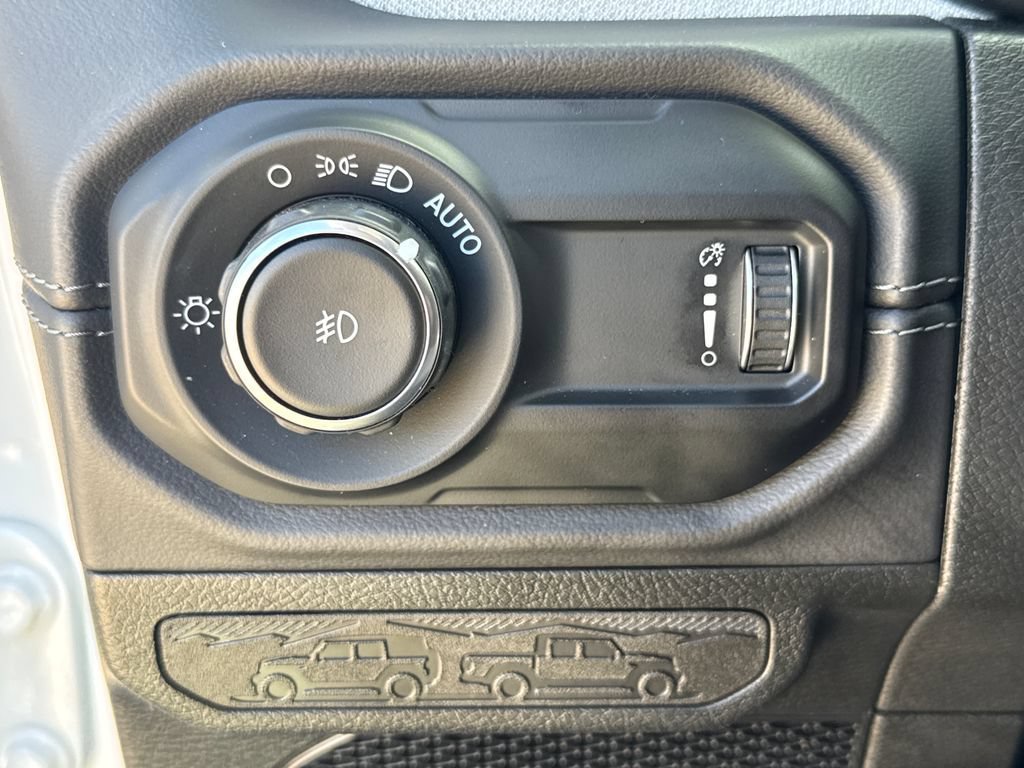 Used 2025 Jeep Wrangler Unlimited Sahara AWD/4WD image 28