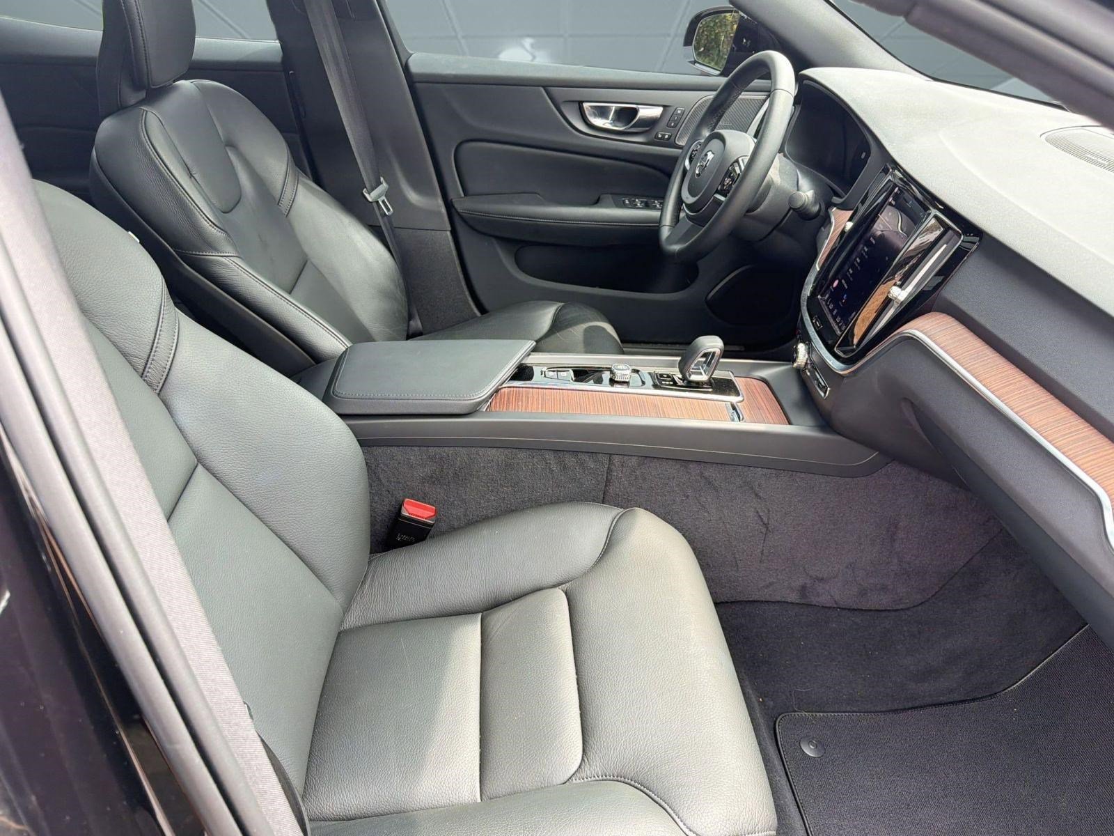 Certified 2023 Volvo S60 B5 Plus image 30