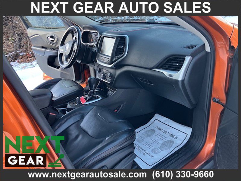 Used 2015 Jeep Cherokee Trailhawk w/ Comfort/Convenience Group image 15