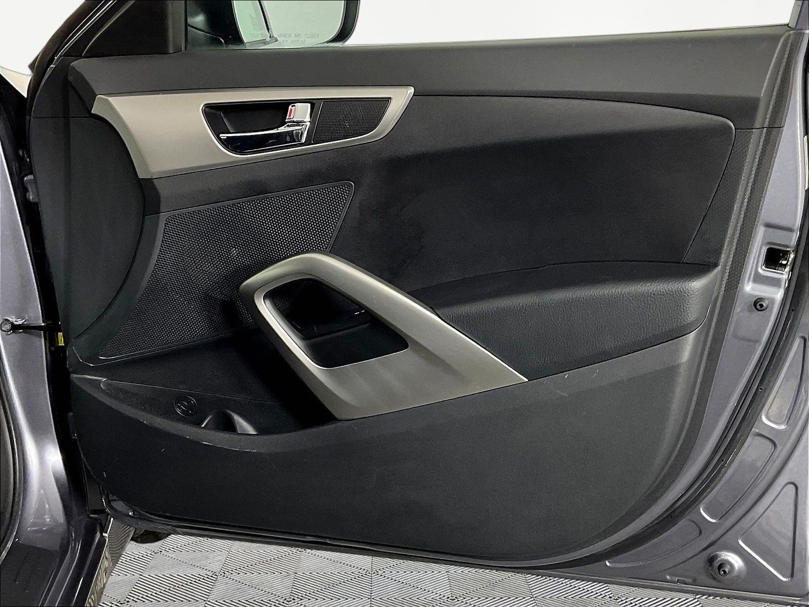 Used 2013 Hyundai Veloster FWD image 25