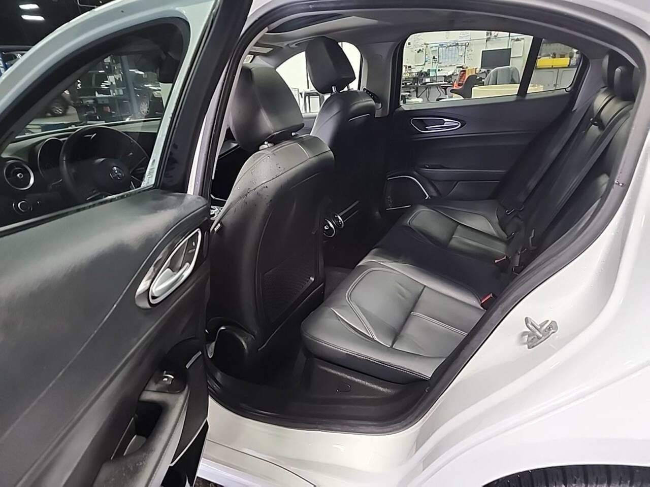 Used 2018 Alfa Romeo Giulia image 9