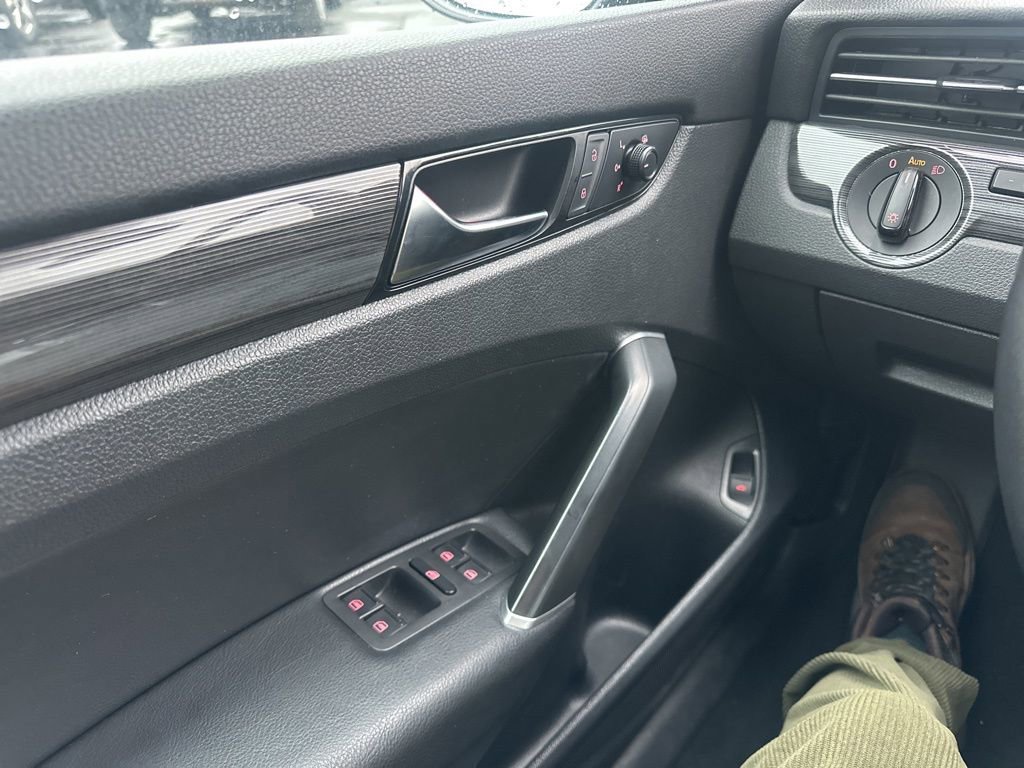 Used 2021 Volkswagen Passat 2.0T R-Line image 19