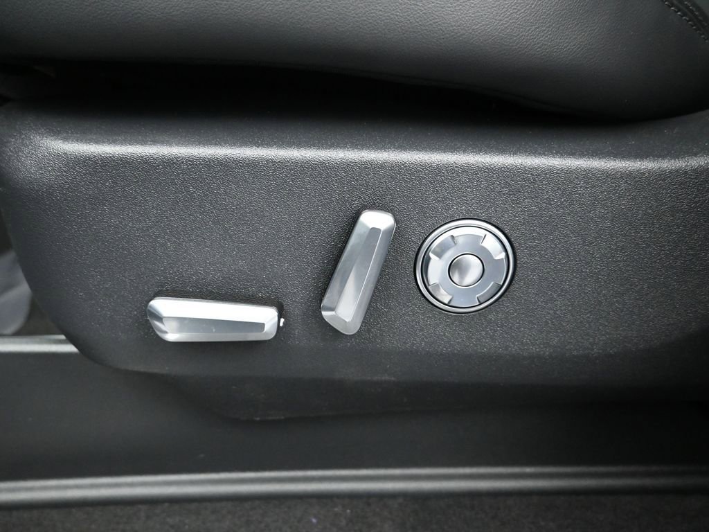 New 2026 Lincoln Navigator L Premier AWD/4WD image 12