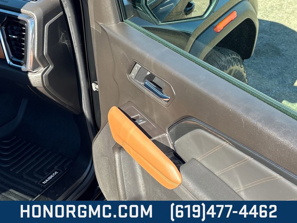 Used 2025 GMC Canyon AT4 image 24