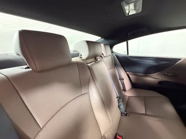 Used 2025 Lexus ES 300h w/ Premium Package FWD image 29
