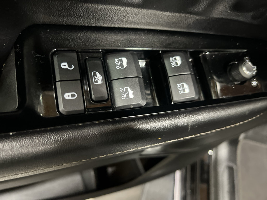 Used 2023 Jeep Wagoneer L Series II AWD/4WD image 30