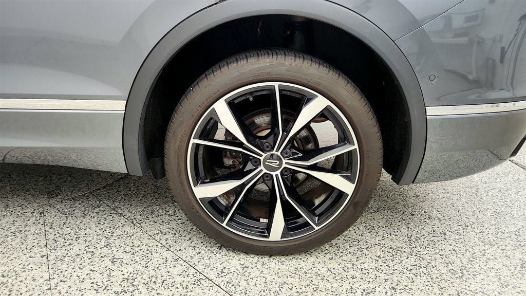 Used 2023 Volkswagen Tiguan SEL R-Line AWD/4WD image 9