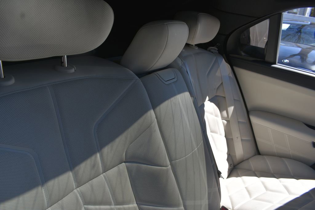 Used 2025 BMW 760i xDrive w/ Executive Package image 29