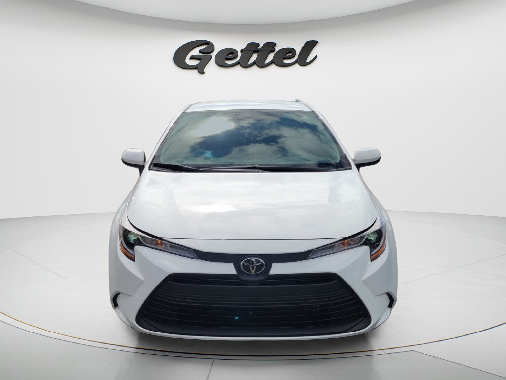 Used 2024 Toyota Corolla LE FWD image 2