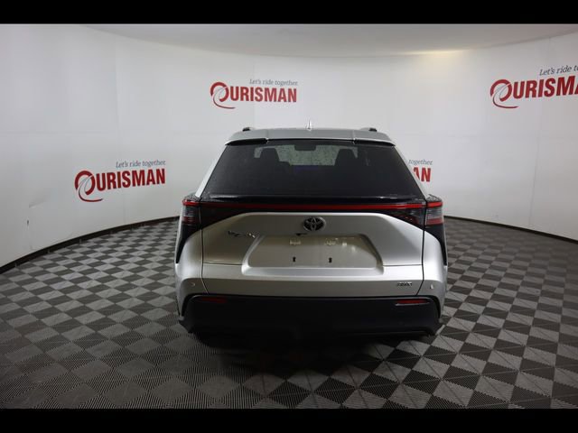 Used 2023 Toyota bZ4X XLE w/ Weather Package image 5