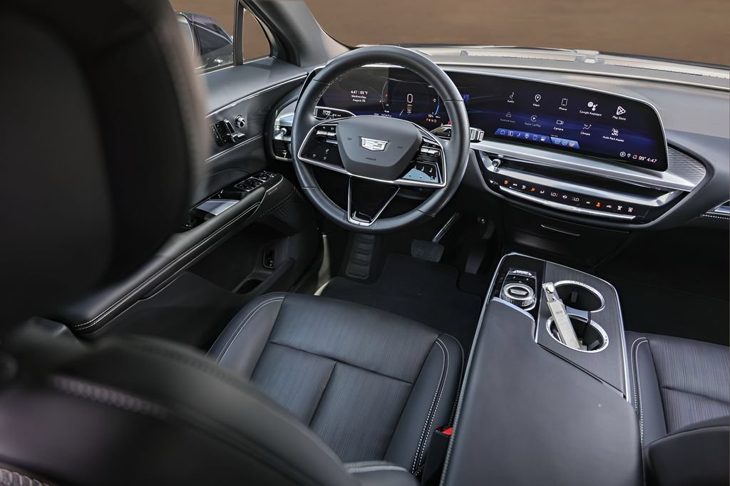 Certified 2024 Cadillac Lyriq Luxury AWD/4WD image 22