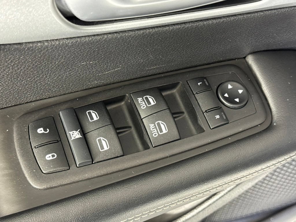 Certified 2024 Chrysler Pacifica Limited FWD image 26
