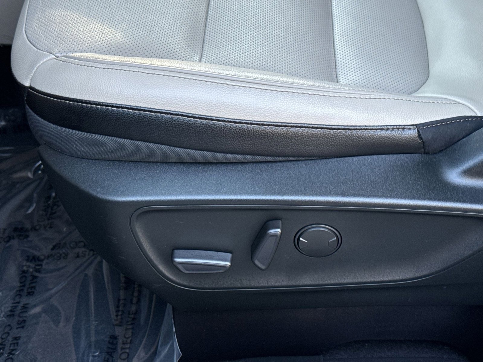 Used 2020 Ford Escape Titanium image 14