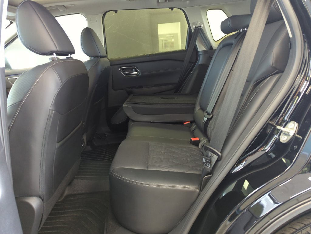 Used 2024 Nissan Rogue Platinum w/ Platinum Premium Package AWD/4WD image 33