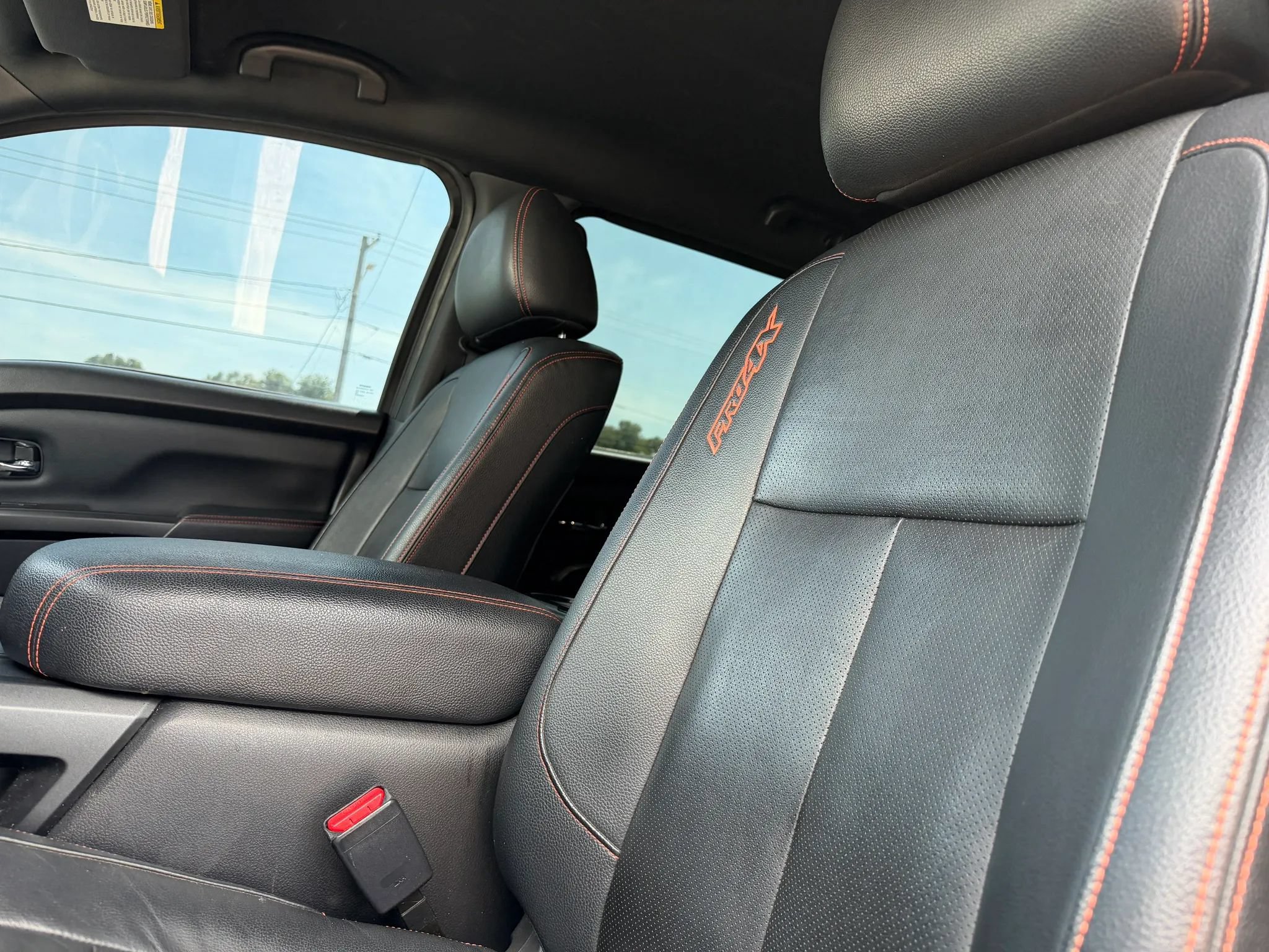 Used 2020 Nissan Titan PRO-4X w/ Pro-4x Convenience Package AWD/4WD image 19