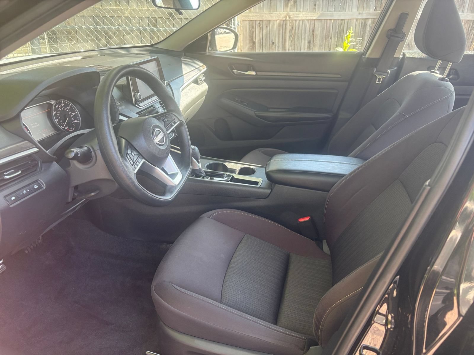 Used 2025 Nissan Altima 2.5 SV FWD image 24
