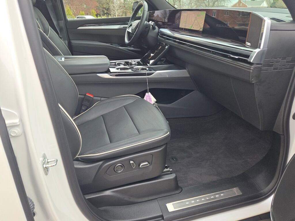 Used 2025 Cadillac Escalade Sport w/ Touring Package image 6
