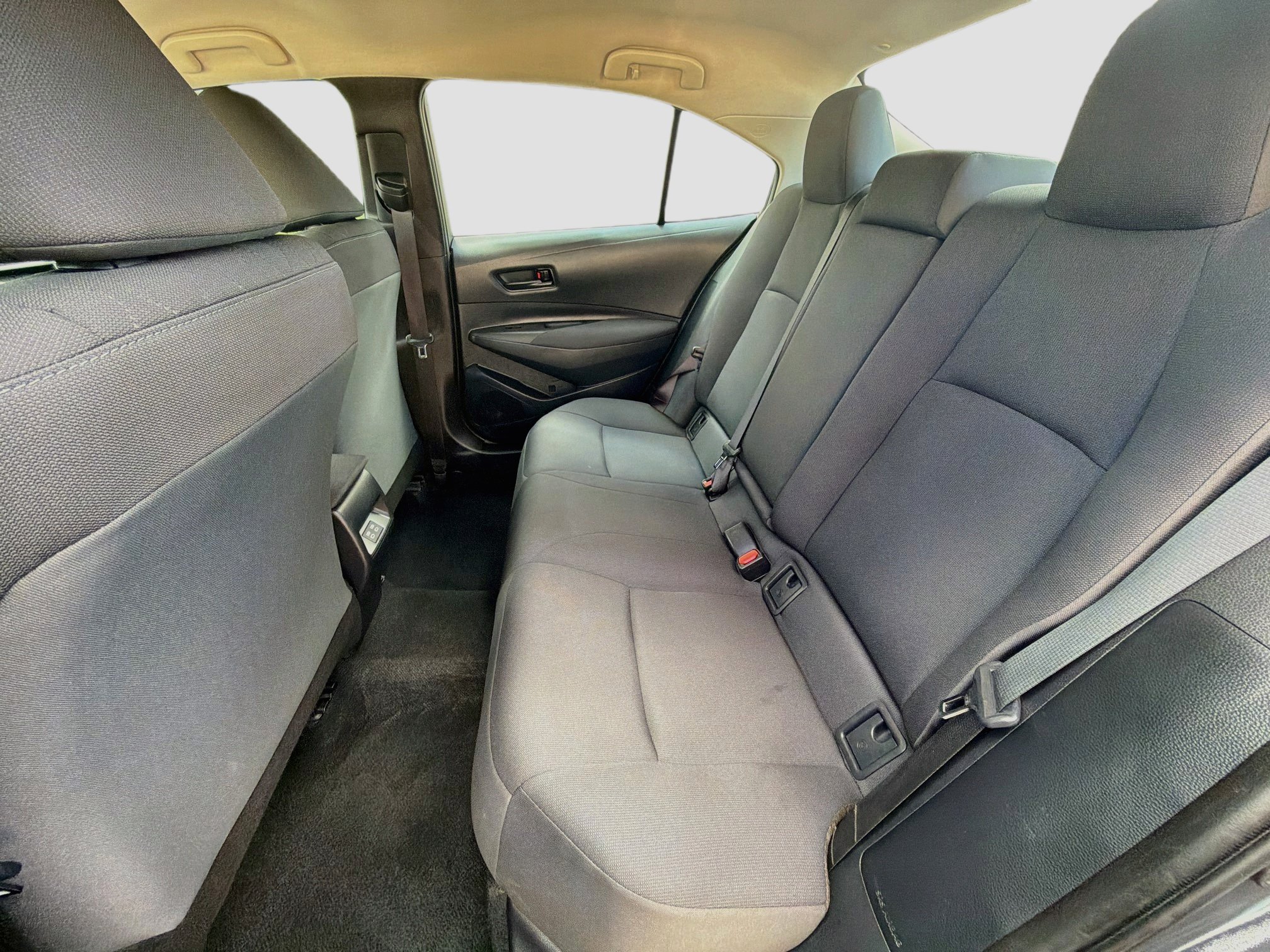 Used 2025 Toyota Corolla LE FWD image 27