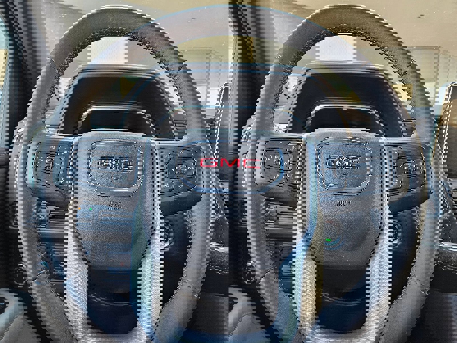 Used 2022 GMC Yukon XL SLT w/ SLT Premium Package image 11