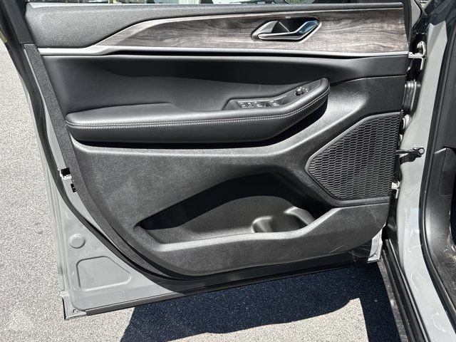 New 2027 Jeep Grand Cherokee Altitude AWD/4WD image 10