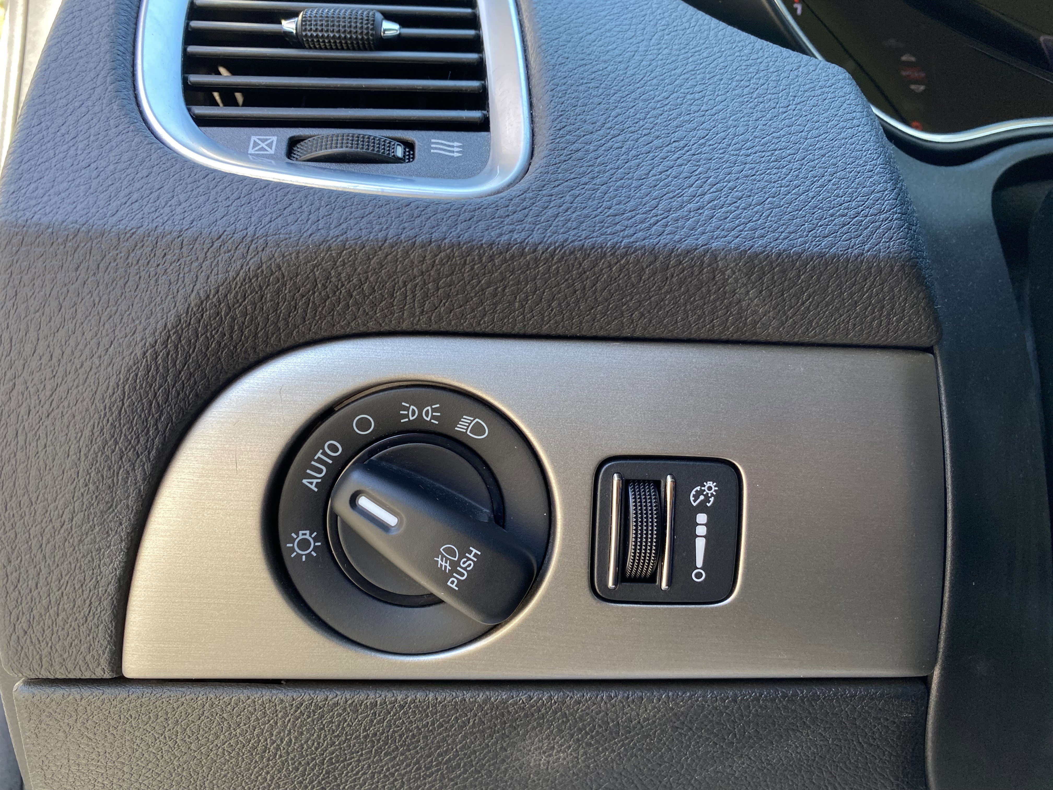 Used 2020 Dodge Durango SXT w/ 3rd Row Seating Group image 18