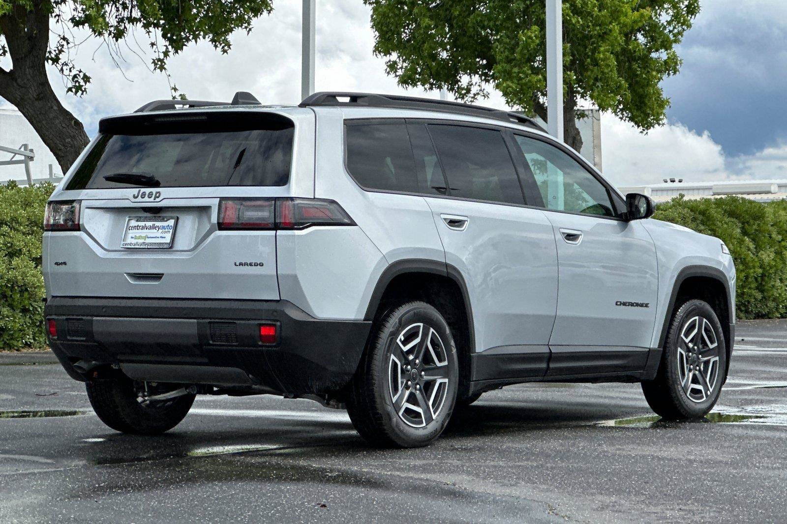 New 2026 Jeep Cherokee Laredo AWD/4WD image 3