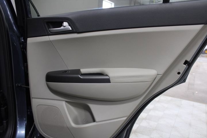 Used 2020 Kia Sportage LX image 25