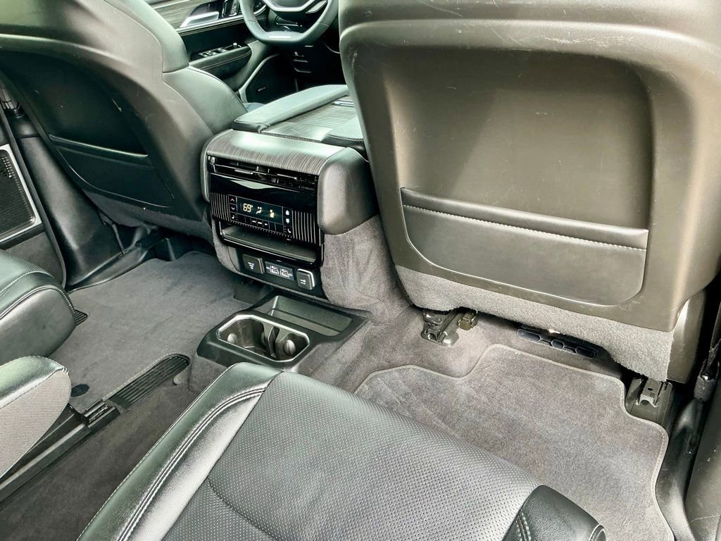 Used 2024 Jeep Wagoneer Series III AWD/4WD image 27